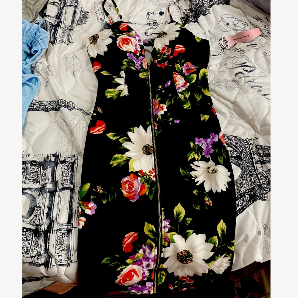 Junior size M floral curvy dress.